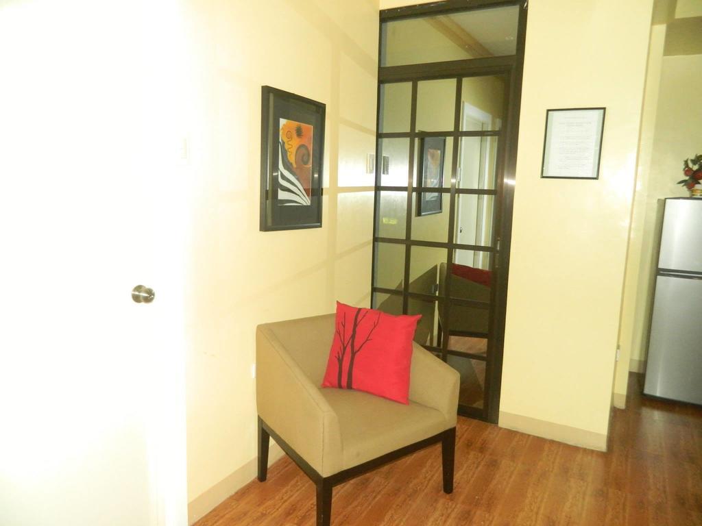 The Saint Joseph Residential Suites Lucena Chambre photo