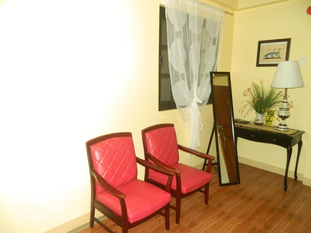 The Saint Joseph Residential Suites Lucena Chambre photo
