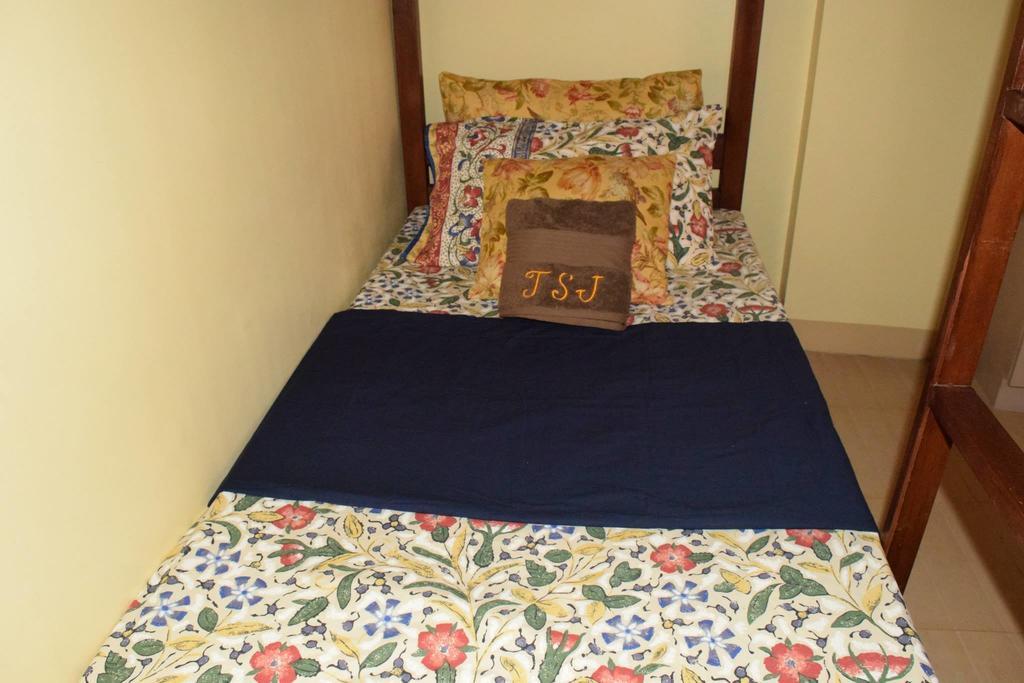 The Saint Joseph Residential Suites Lucena Chambre photo