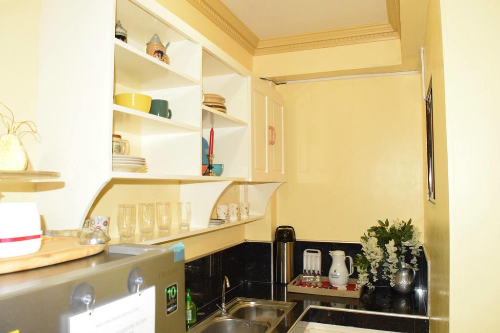 The Saint Joseph Residential Suites Lucena Chambre photo